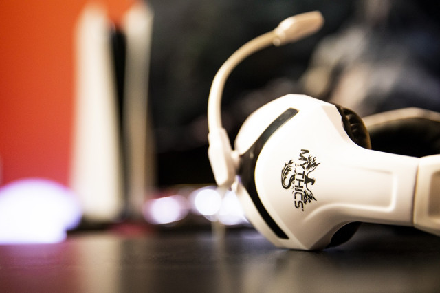 Konix Mythics PS5 Nemesis Vezetékes Gaming Headset - Fehér