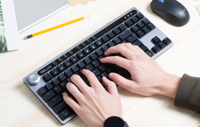 Delux KS200D Vezeték Nélküli Mechanikus Gamer Billentyűzet - Angol kiosztás