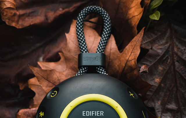 Edifier MP100 Plus vezeték nélküli hordozható hangszóró - Fekete
