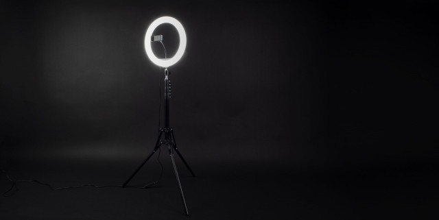 Konix - GEEK STAR LED Körlámpa + Selfie állvány + Telefon tartó