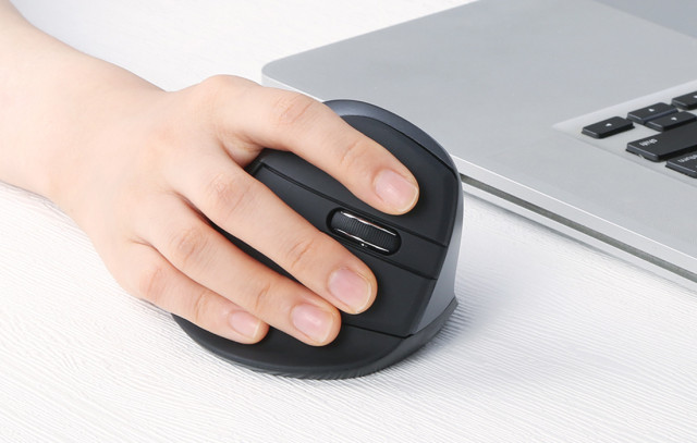 Delux M618Mini DB vezeték nélküli vertikális egér Bluetooth + 2.4GHz - Fekete