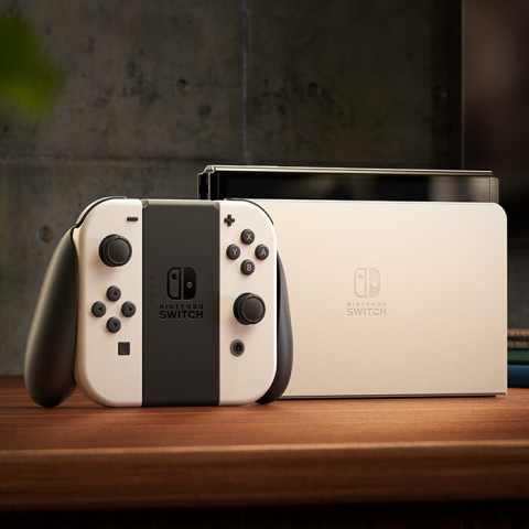 Nintendo Switch OLED Fehér játékkonzol + Mario Kart 8 & NSO