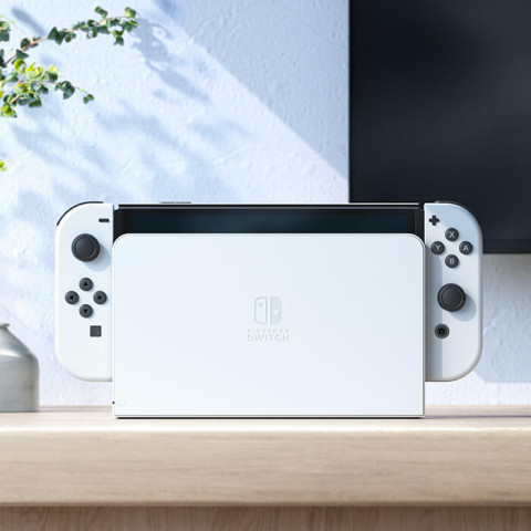 Nintendo Switch OLED Fehér játékkonzol + Mario Kart 8 & NSO
