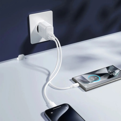 Joyroom JR-TCF21 USB + USB-C Gyorstöltő Hálózati Adapter 20W - Fehér