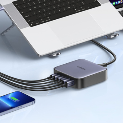 UGREEN USB + USB-C GaN Gyorstöltő Hálózati Adapter 200W - Fekete
