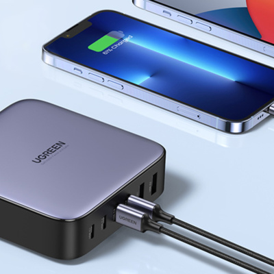UGREEN USB + USB-C GaN Gyorstöltő Hálózati Adapter 200W - Fekete