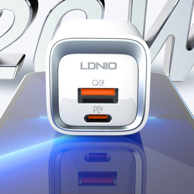 LDNIO A2318M USB + USB-C Gyorstöltő Hálózati Adapter + USB-C - Lightning kábel