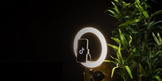 Konix - GEEK STAR LED Körlámpa + Selfie állvány + Telefon tartó