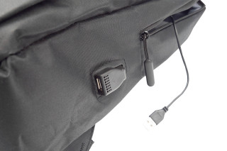 Stride On-the-Go USB Portos Laptop Hátizsák 15,6" - Fekete
