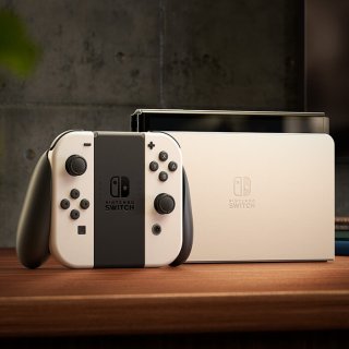 Nintendo Switch OLED Fehér játékkonzol + Mario Kart 8 & NSO