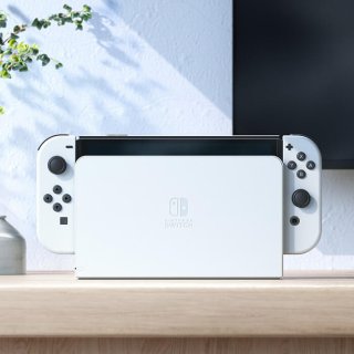 Nintendo Switch OLED Fehér játékkonzol + Mario Kart 8 & NSO