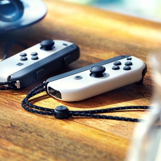 Nintendo Switch OLED Fehér játékkonzol + Mario Kart 8 & NSO