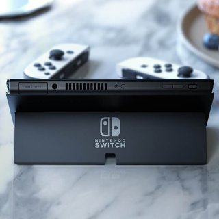 Nintendo Switch OLED Fehér játékkonzol + Mario Kart 8 & NSO