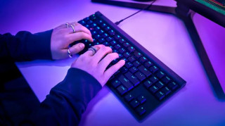 LOGITECH G515 TKL Mechanikus Gamer Billentyűzet - Angol Kiosztás!