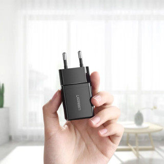 UGREEN ED011 USB Gyorstöltési Hálózati Adapter - Fekete