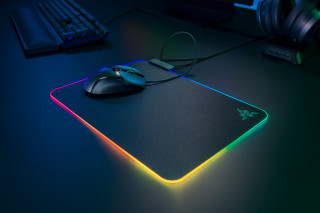 Razer Firefly V2 Világító Gaming Egérpad - M méret - RGB