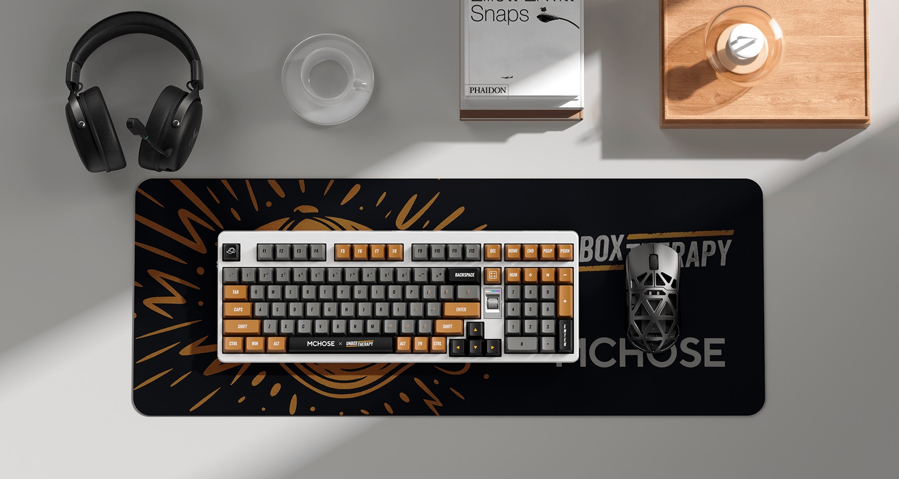 UT98 Retro Therapy az íróasztalon – gyártói környezetfotó